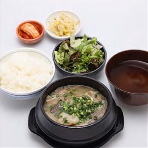 牛肉とホルモンの味噌煮込み定食